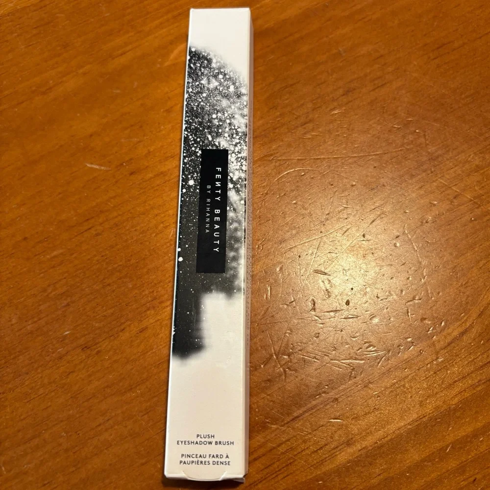 Fenty Beauty Plush Eyeshadow Brush 240